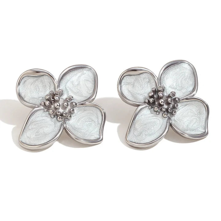 Flower stud earrings