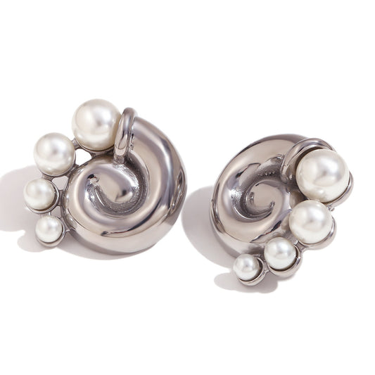 Geometric pearl stud earrings in silver